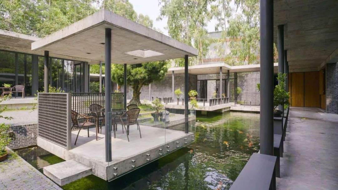 質(zhì)樸簡約真實(shí)的清水混凝土打造的現(xiàn)代裝飾